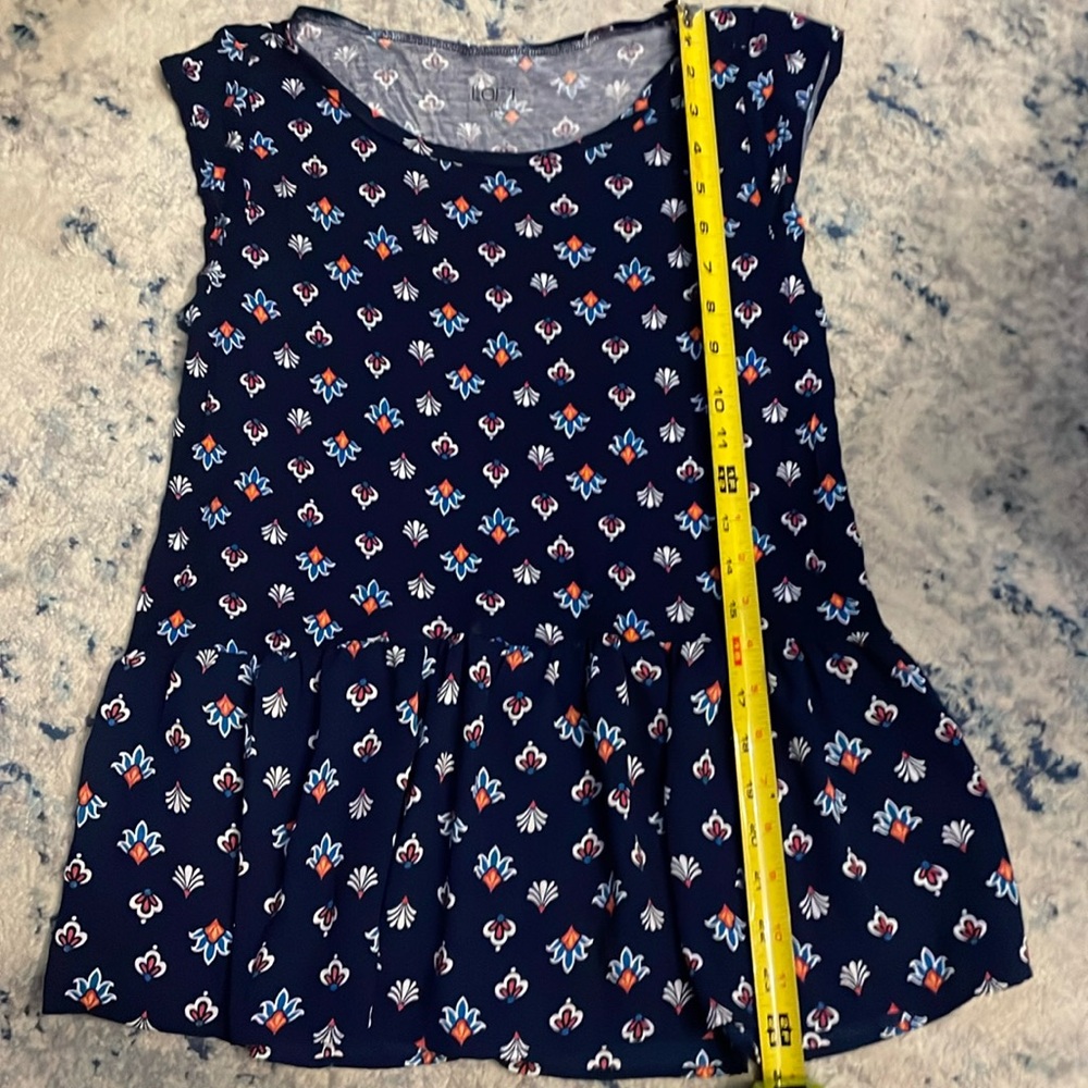Flowy mixed media top. Length 24”, bust 16”